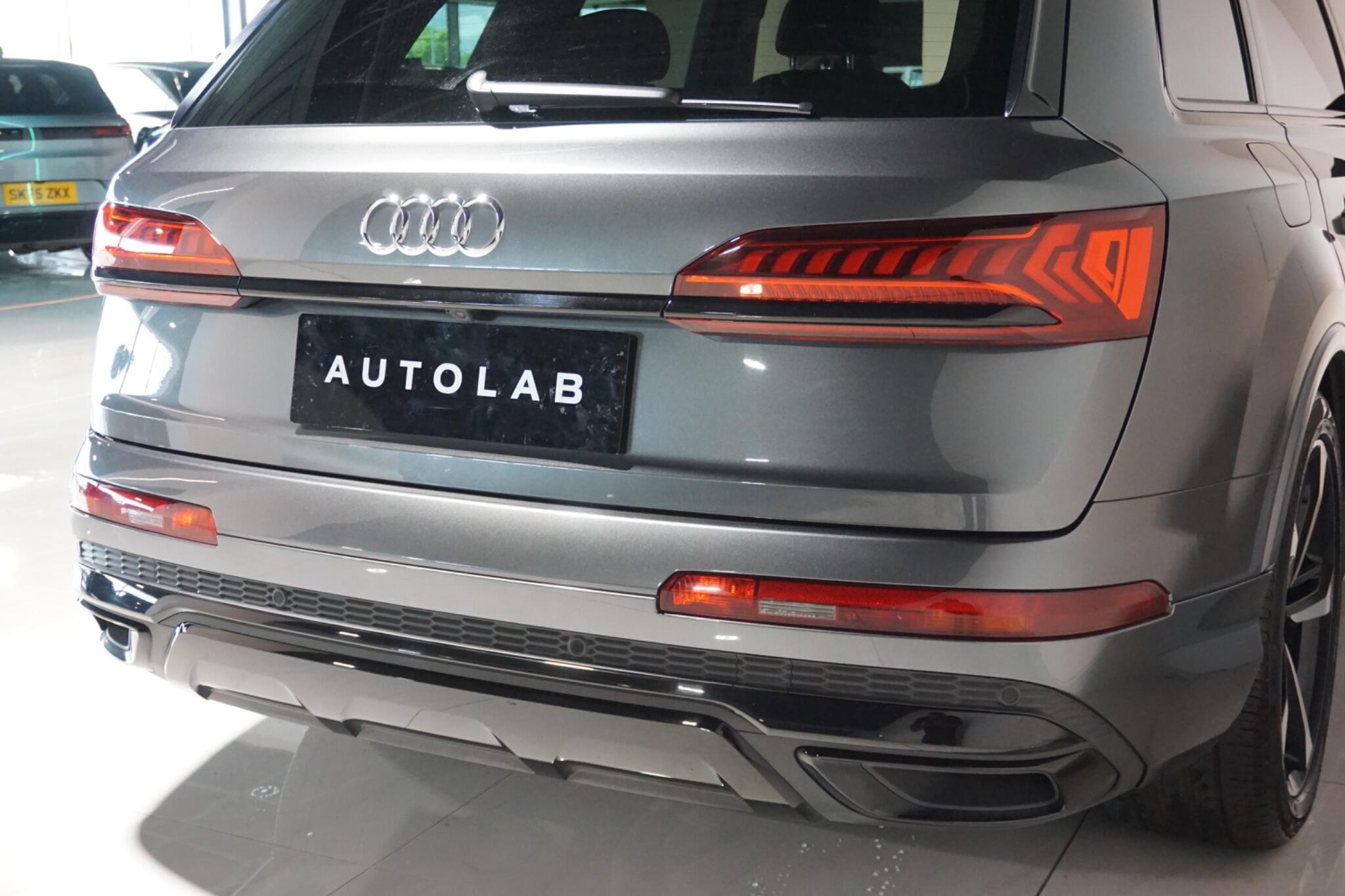 Audi Q7 3.0 TFSIe V6 55 Black Edition SUV 5dr Petrol Plug-in Hybrid Tiptronic quattro Euro 6 (s/s) 17.9kWh (381 ps)